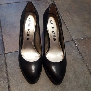 Anne Klein black heels size 10